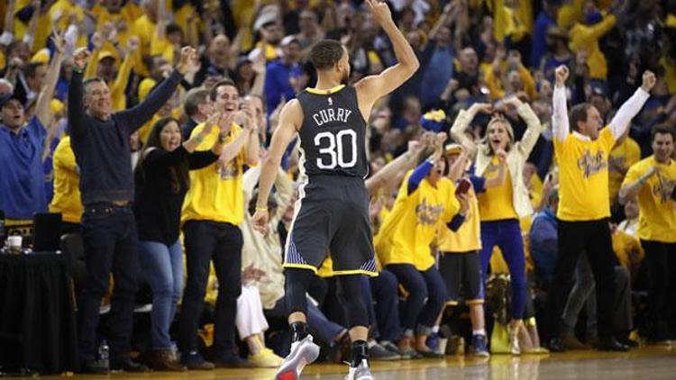 Curry geri döndü, GSW yine kazandı