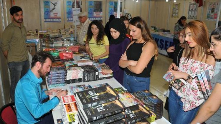 Yazar Bilal Sami Gökdemir, Akşehirde öğrencilerle buluştu