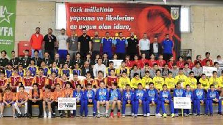 Şampiyonluk kupaları Galatasaray ve Fenerbahçe’nin oldu