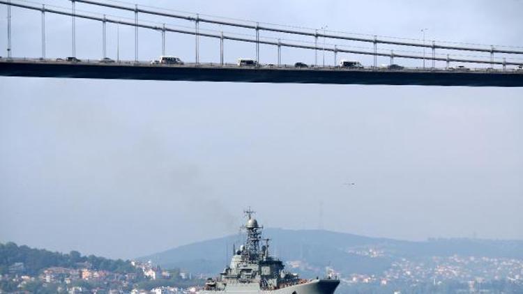 Rus savaş gemisi Boğazdan geçti