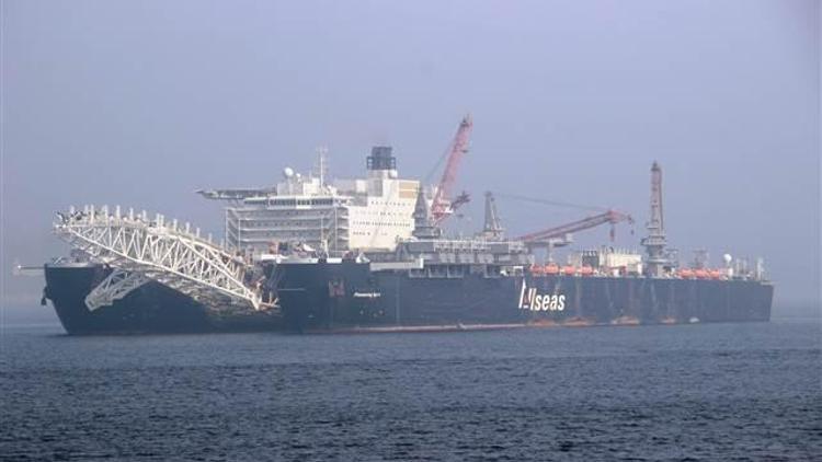 Dünyanın en büyük gemisi, Çanakkale Boğazı’ndan 5 saatte geçti