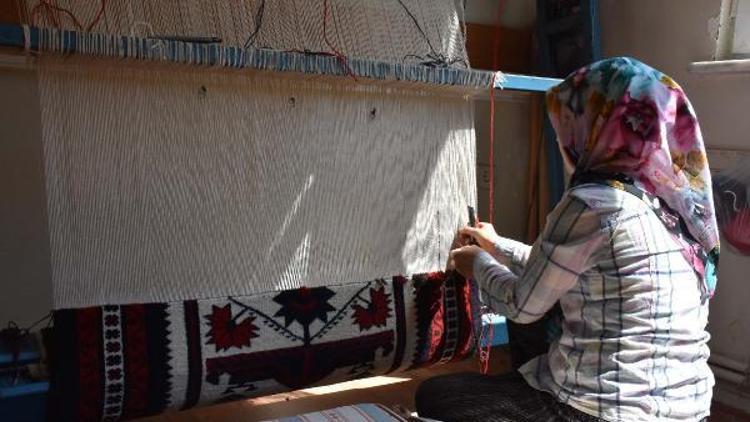 Kepsut’ta, bir asır sonra Yağcıbedir halısı yeniden dokunuyor