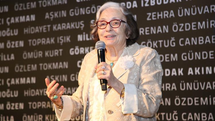 Gülten Dayıoğlu’ndan öğrencilere: Zihni beslemek için kitap okuyun