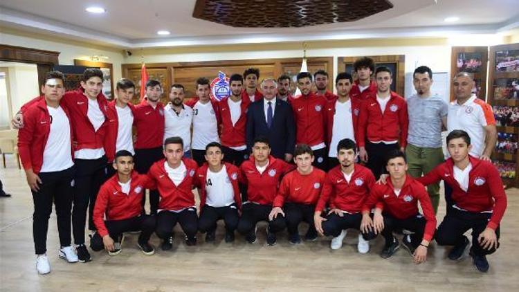 Orhangazi Belediyesporun şampiyon gençleri Türkiye Şampiyonası için Kocaeliye gitti