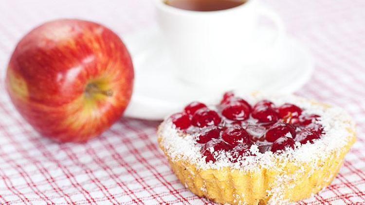 Meyveli sürpriz tart tarifi