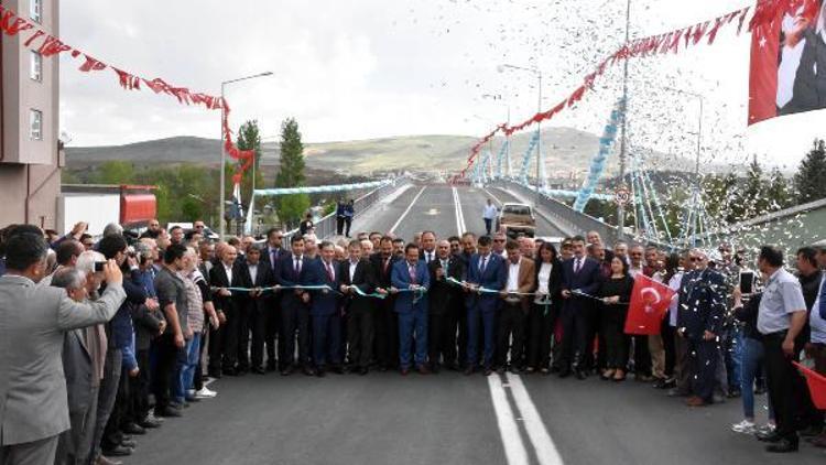 Sivasta yeni köprülü kavşak törenle açıldı