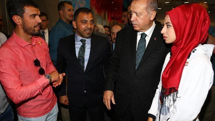 Erdoğan İstanbulda gençlerin sorularını cevapladı (1)