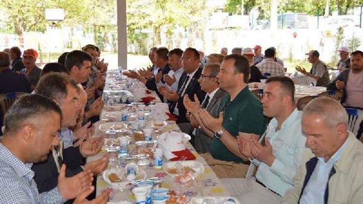 Ahmetbey beldesinde yağmur ve şükür duası yapıldı