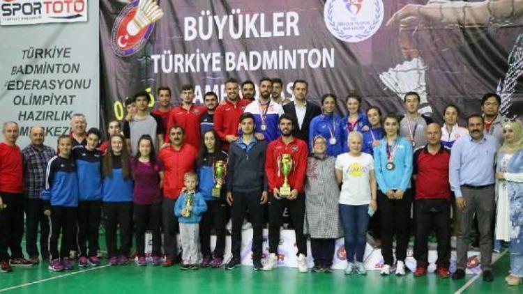 Büyükler badmintonda Türkiye şampiyonları madalyalarına kavuştu