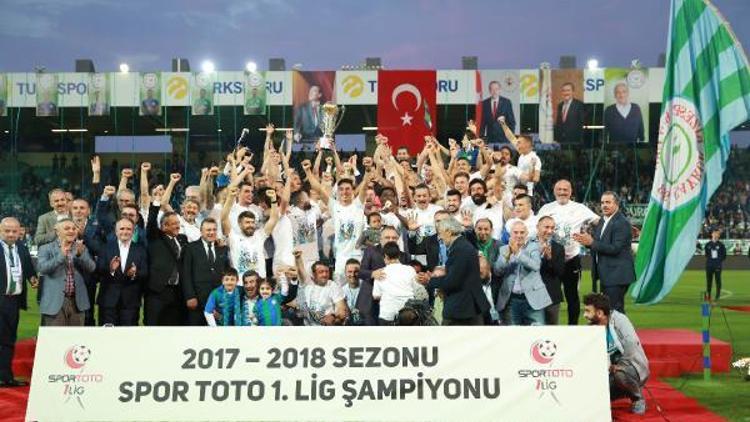 Çaykur Rizespor, şampiyonluk kupasını aldı