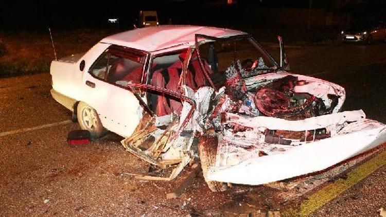 Düğün dönüşü iki otomobil kafa kafaya çarpıştı: 2 ölü, 6 yaralı