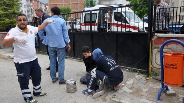 Bıçaklanan çocuk, bahçe kapısı kilitli olunca sedyeyle duvar üstünden geçirildi