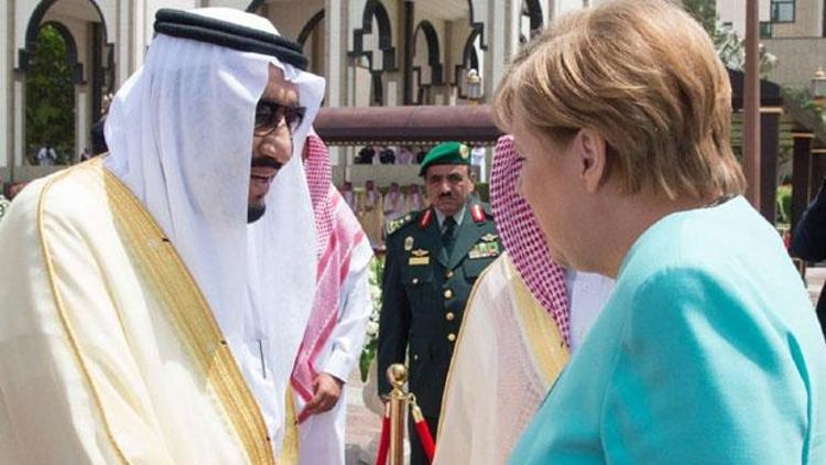 Suudi Kral Merkel’e, Almanya’da kadınların kaç yıldır otomobil kullandığını sormuş