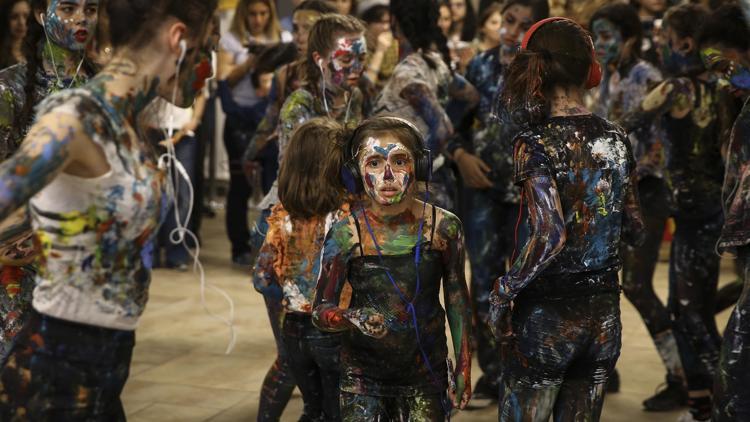 Festival boyalı dansla renklendi