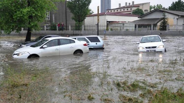 Sağanak Keçiören’i de vurdu