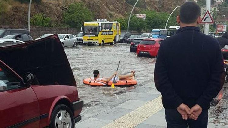 Başkenti yine sağanak vurdu, ev ve işyerini su bastı/ Ek fotoğraflar