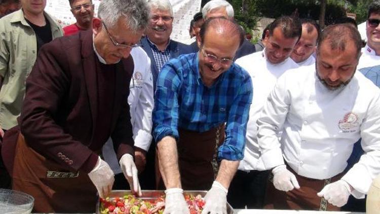 Yozgat’ta testi kebabını il yöneticileri hazırladı