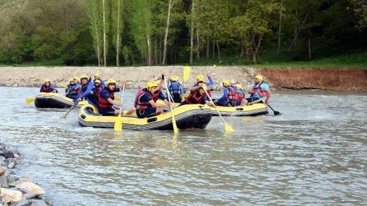 Çataklı raftingciler, dünya kupasına hazırlanıyor