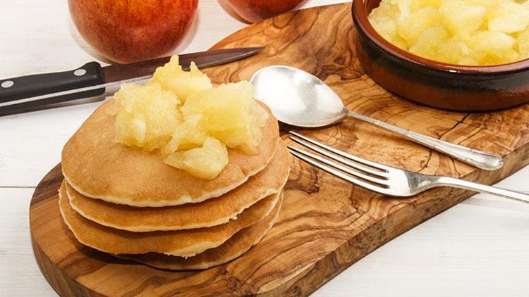Karamelize elmalı pancake tarifi