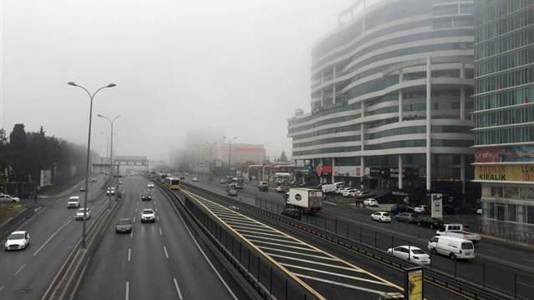 İstanbul’da yoğun sis sürücülere zor anlar yaşattı
