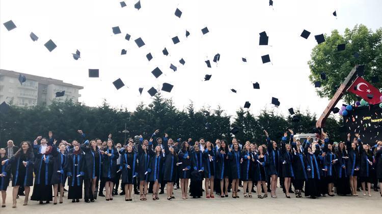 Lisede 10’uncu yıl kutlaması ve mezuniyet töreni birarada