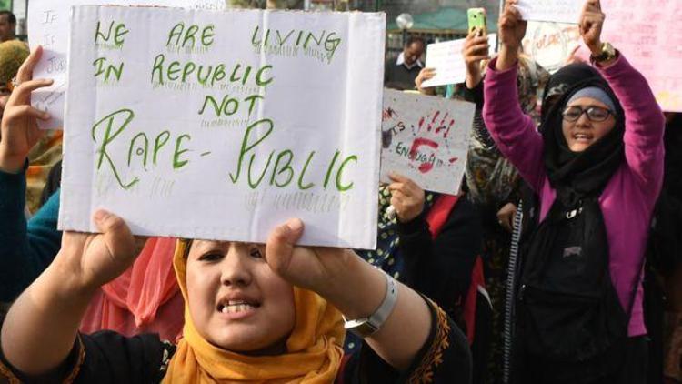 Hindistanda 17 yaşındaki tecavüz kurbanı yakıldı, durumu ağır