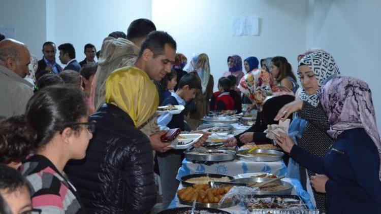 Adilcevaz’da okul yararına kermes düzenlendi