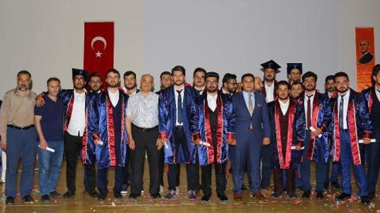 İlahiyat Fakültesinde mezuniyet töreni