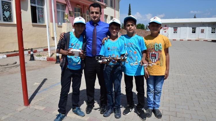 Köy okulu öğrencileri yerli malzemelerle drone yaptı