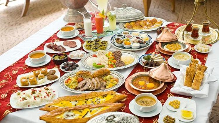 Her gün bin kişiye iftar