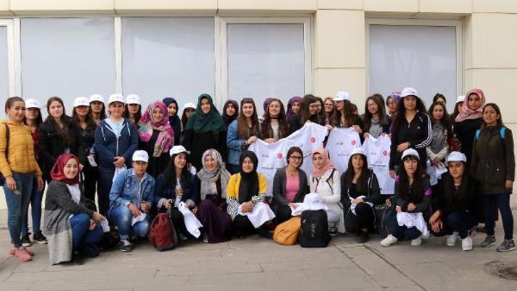 Vanlı kız öğrenciler Büyükşehir Belediyesi ile tarihe yolculuk edecek