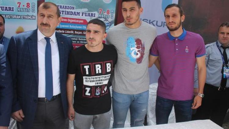 Trabzonsporlu futbolcular imza gününe katıldı