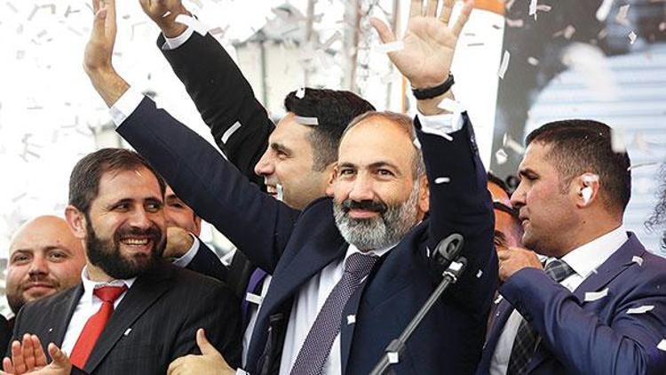 Erivan’da isyandan başbakanlık koltuğuna