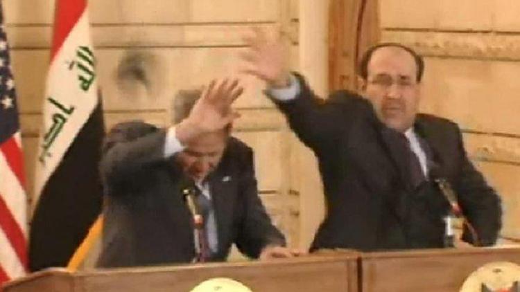 Irakı işgal eden Busha ayakkabı fırlatan ünlü gazeteci siyasete adım atıyor