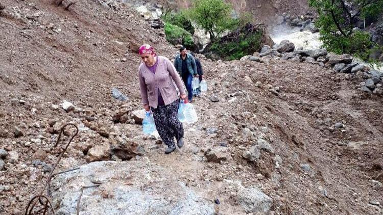 Beytüşşebapta yağmur suyu, içme suyu şebekesine karıştı