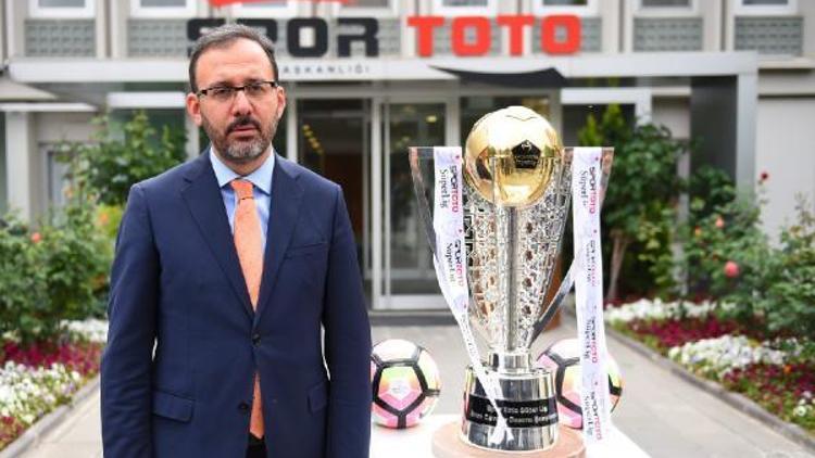 Süper Lig şampiyonluk kupasının tanıtımı yapıldı (FOTOĞRAFLAR)
