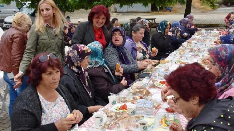 Anneler Günü kahvaltılarına Nusratlı Mahallesi ile devam edildi