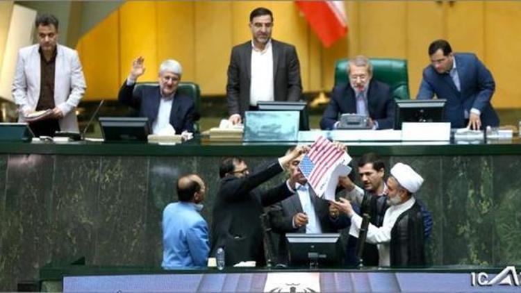 İranlı yetkili ABD bayrağının mecliste yakılmasını eleştirdi