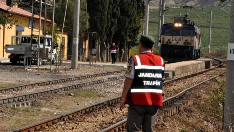 FETÖden aranan 2 şüpheli trende yakalandı