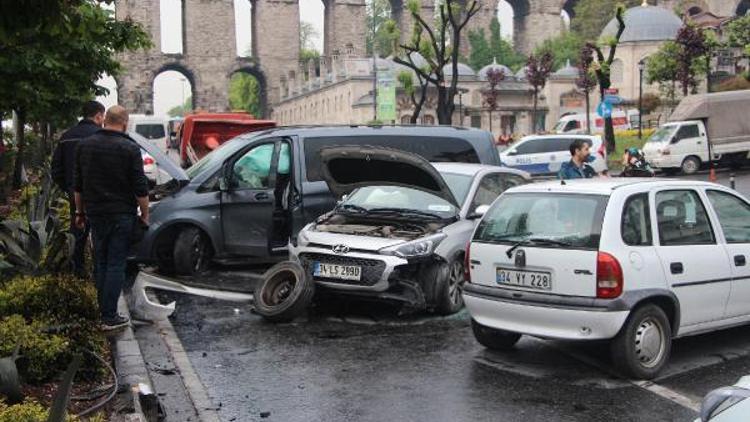 Fatihte zincirleme trafik kazası: 2 yaralı