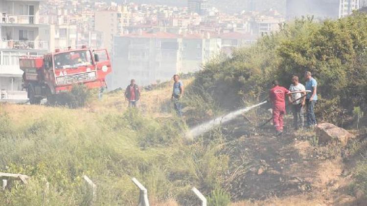 Karşıyakada çıkan yangın korkuttu