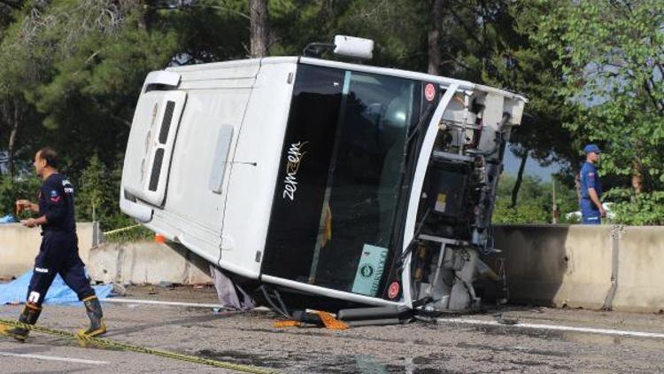 Kemerde minibüs, servis midibüsüne çarptı: 3 ölü, 15 yaralı/Fotoğraflar