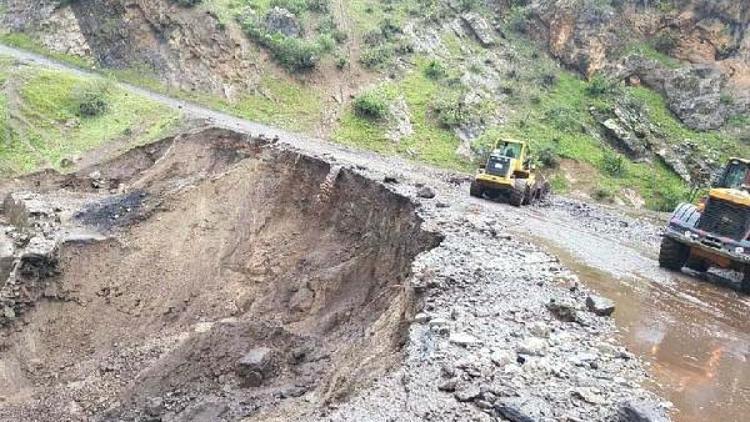 Şırnak- Hakkari karayolu, heyelan nedeniyle trafiğe kapandı