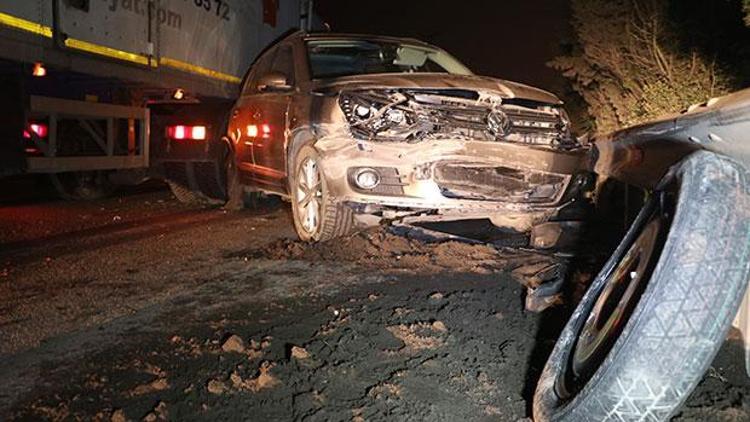 TEMde korkunç kaza... Yol kenarında lastik değiştiren cipe TIR çarptı, bir kişi öldü