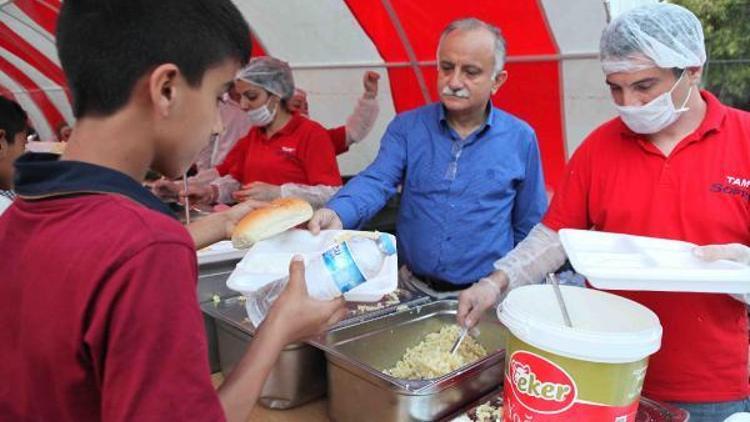 Bayraklıda 6 noktaya iftar çadırı