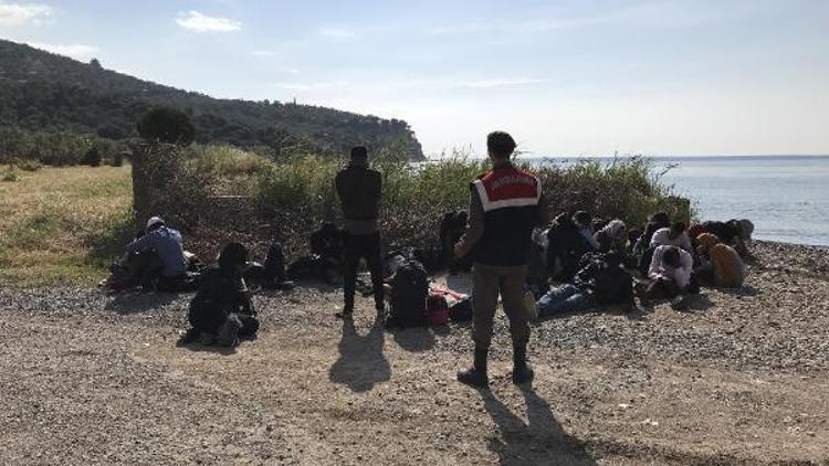 Çanakkale’de deniz kenarında 26 kaçak göçmen yakalandı