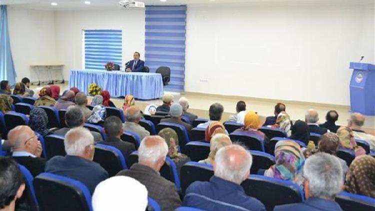 Kırşehirde Hacca gidecek vatandaşlara seminer verildi