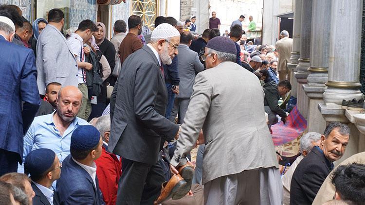 Karamollaoğlu seçim çalışmalarına Eyüp Sultan ziyaretiyle başladı