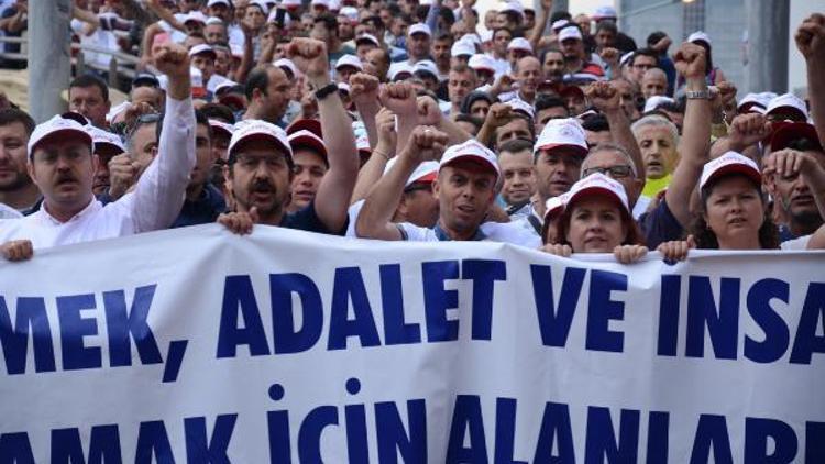 İzmirde Büyükşehir işçilerinden eylem