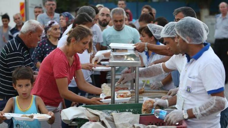 Bucadaki iftar sofralarında 20 bin kişi ağırlanacak